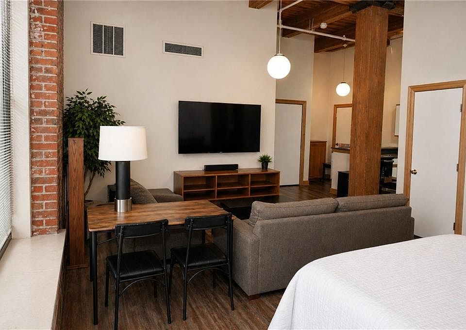 1st image of 308 W 8th St APT 302