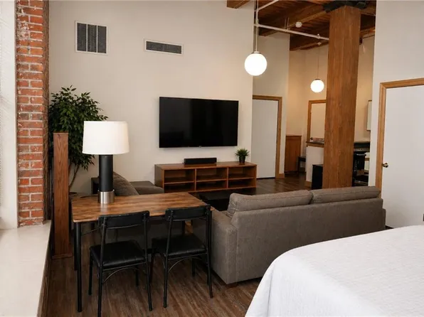308 W 8th St APT 302, Kansas City, MO 64105