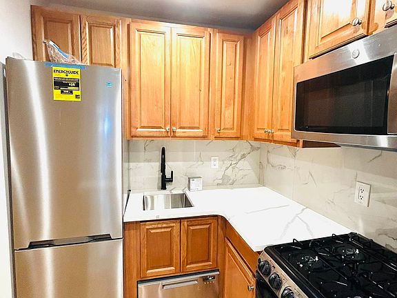 2nd image of 249 W 76th St APT B