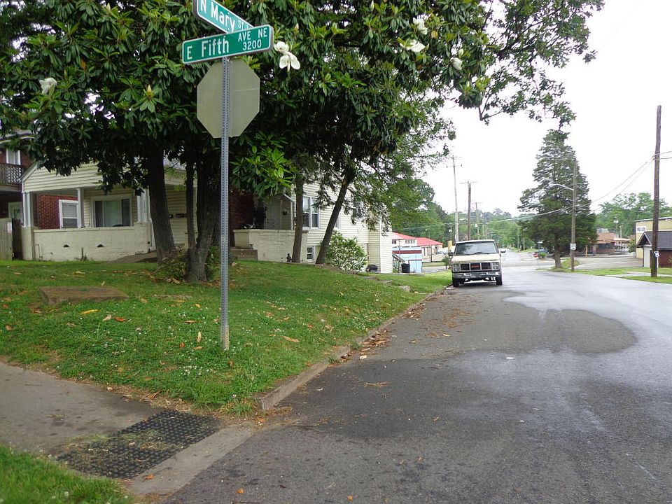 2nd image of 3200 E 5th Ave