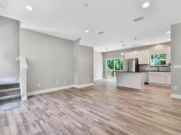 5th image of 7112 Tynan Ave