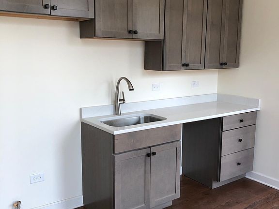 3rd image of 3016 W School St #2