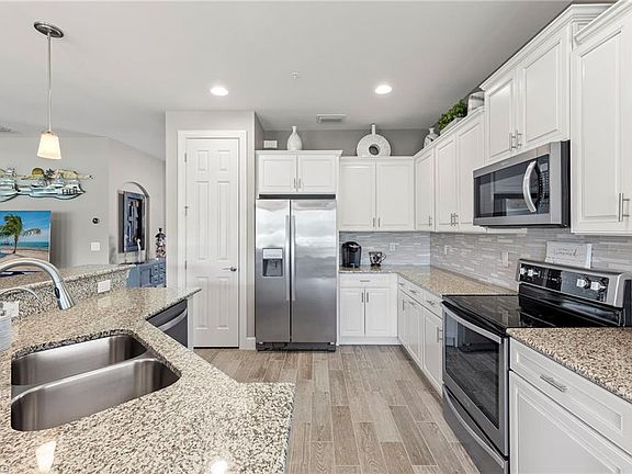 5th image of 10221 Glastonbury CIR #101