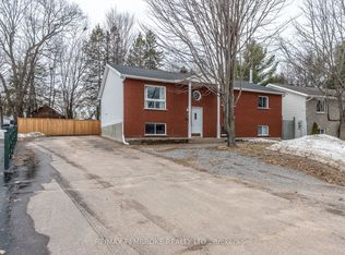24 Earl St, Petawawa, ON K8H3M4