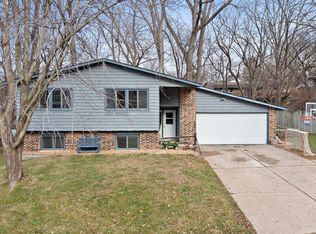 1728 Woodland Dr, Red Wing, MN 55066