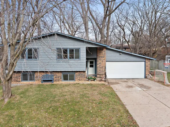 1728 Woodland Dr, Red Wing, MN 55066