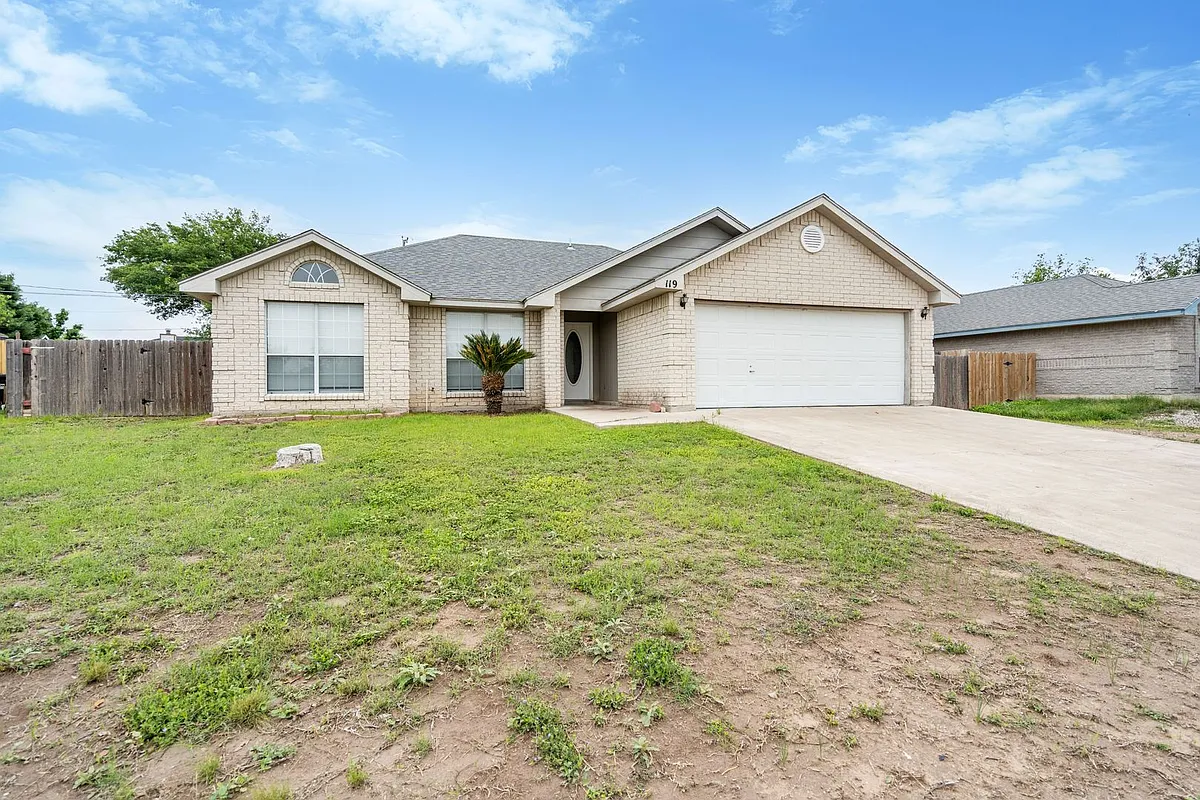 Building Photo - 119 Encino Dr