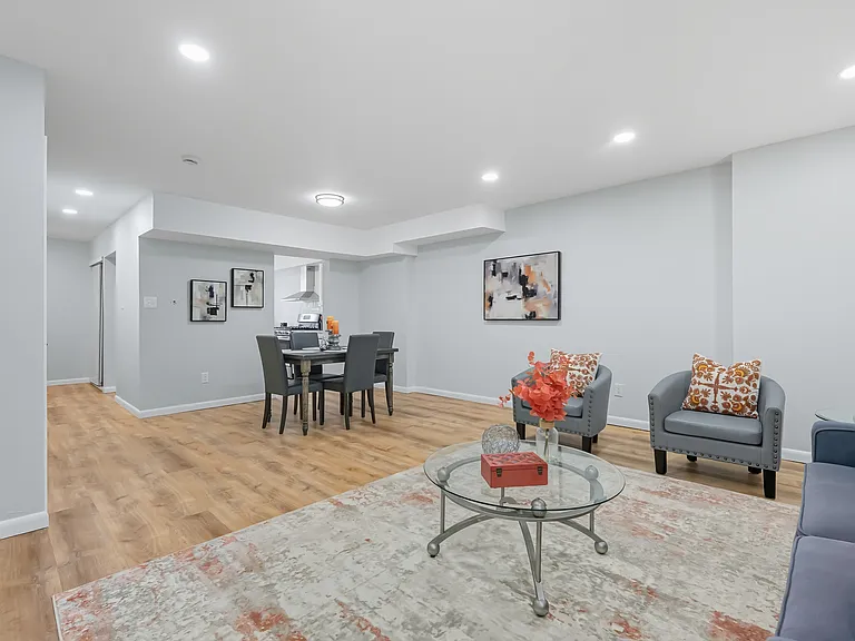 1526 Clifton Ave — Photo 6