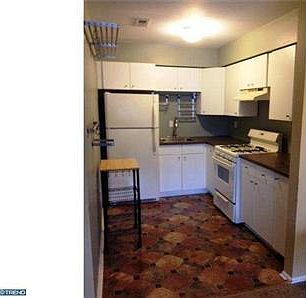 3rd image of 806 Lindsley Ct
