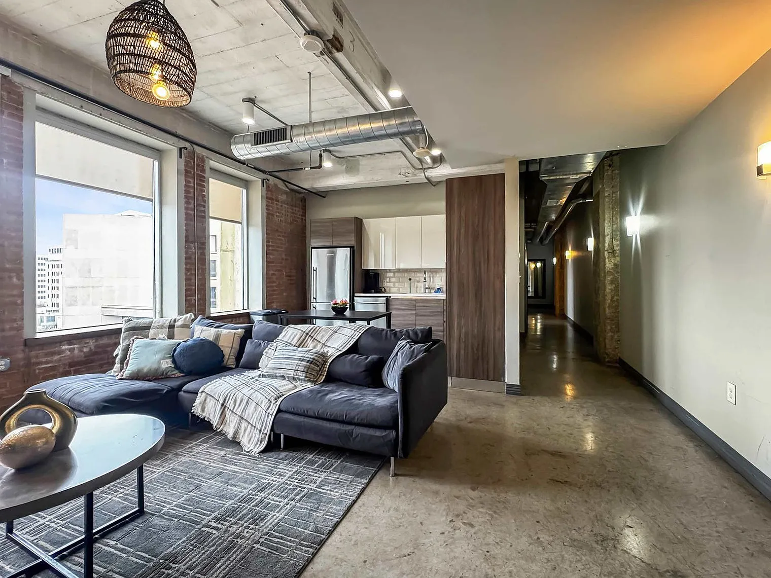 2 bed, 2.0 bath, $4,208 — Photo 4