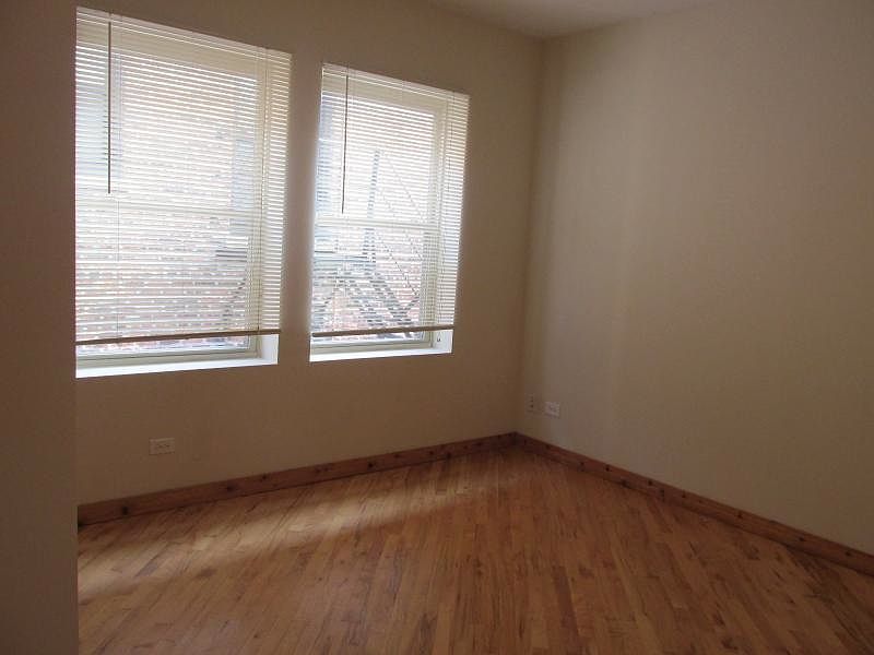2nd image of 5130 S Kimbark Ave Unit 3E
