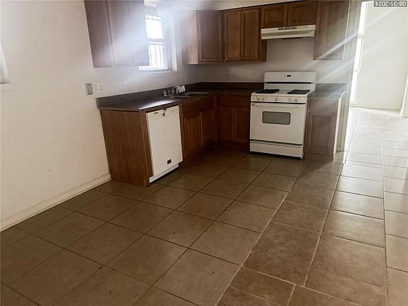 3rd image of 7201 Bullard Ave