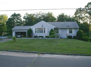 272 Hartwick St, Springfield, MA 01108