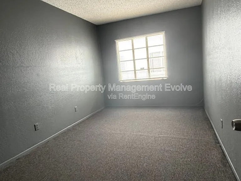 2689 W Ocotillo Rd — Photo 19