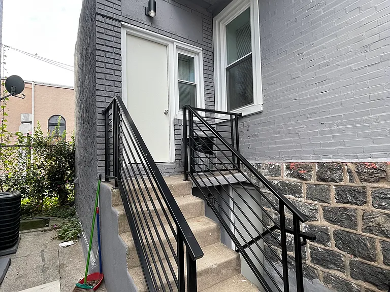 5902 Addison St #BASEMENT — Photo 2