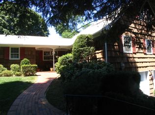 11 Hemlock Dr, Miller Place, NY 11764