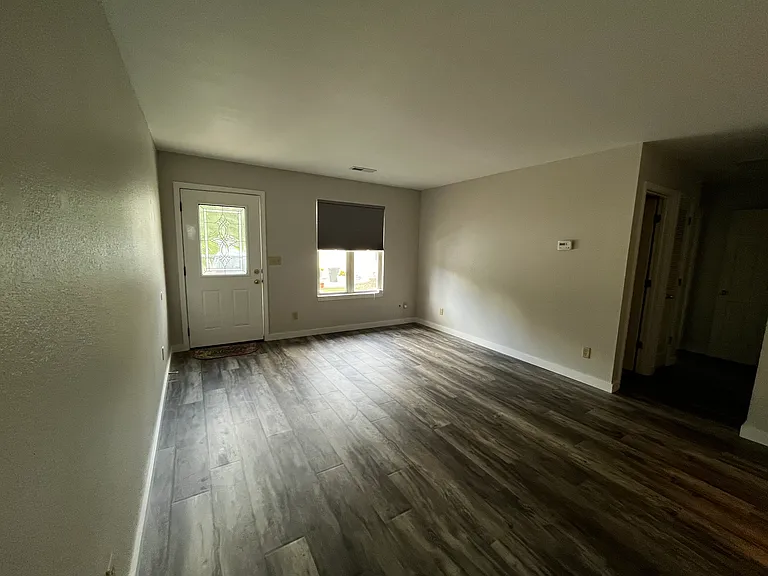 213 W Stone St #2 — Photo 6