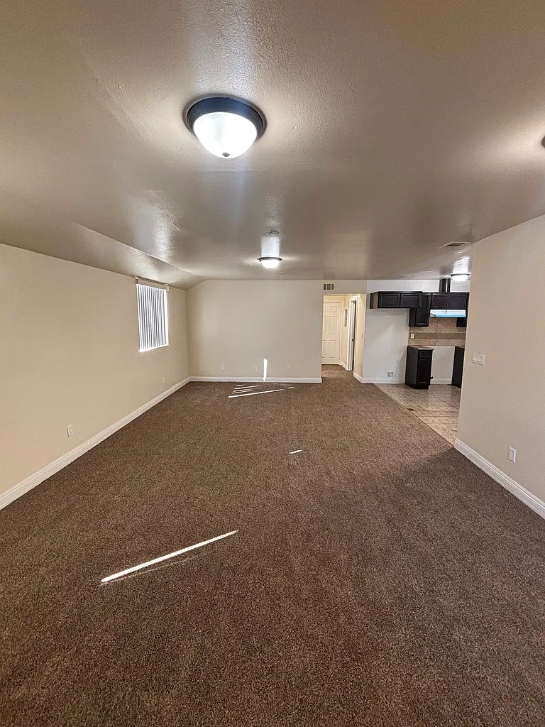 5 bed, 1863 sqft, $4,200 — Photo 3