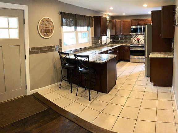 5th image of 58 Westbrook Dr