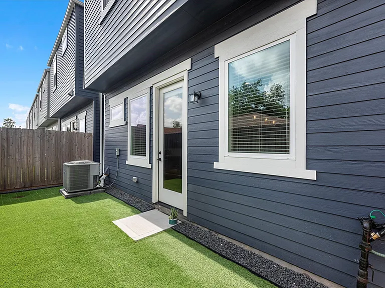 307 Charlock St — Photo 5