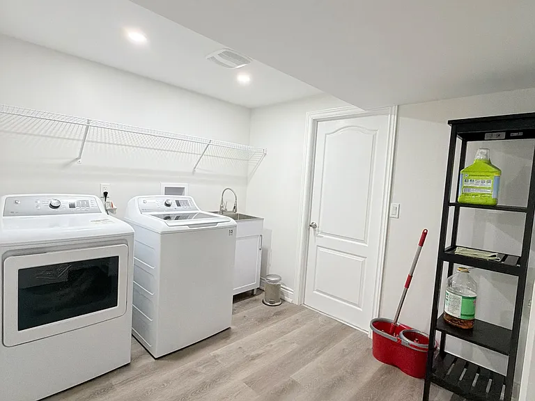 3477 Riverspray Cres — Photo 27