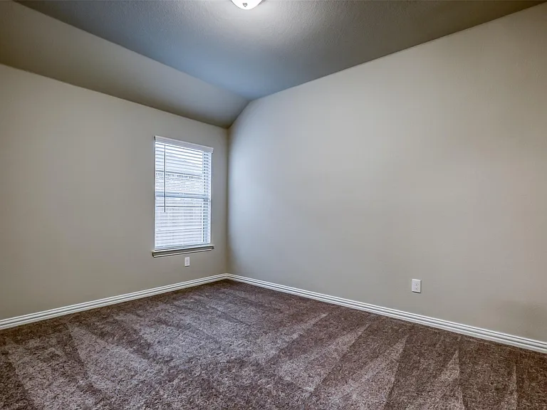 638 Devonshire Ln — Photo 20