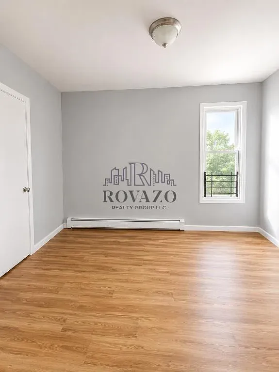 3 bed, 700 sqft, $1,800 — Photo 4