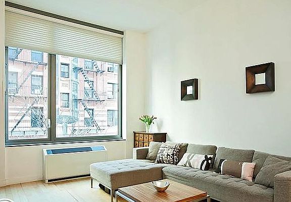 5th image of 450 E 83rd St APT 4F