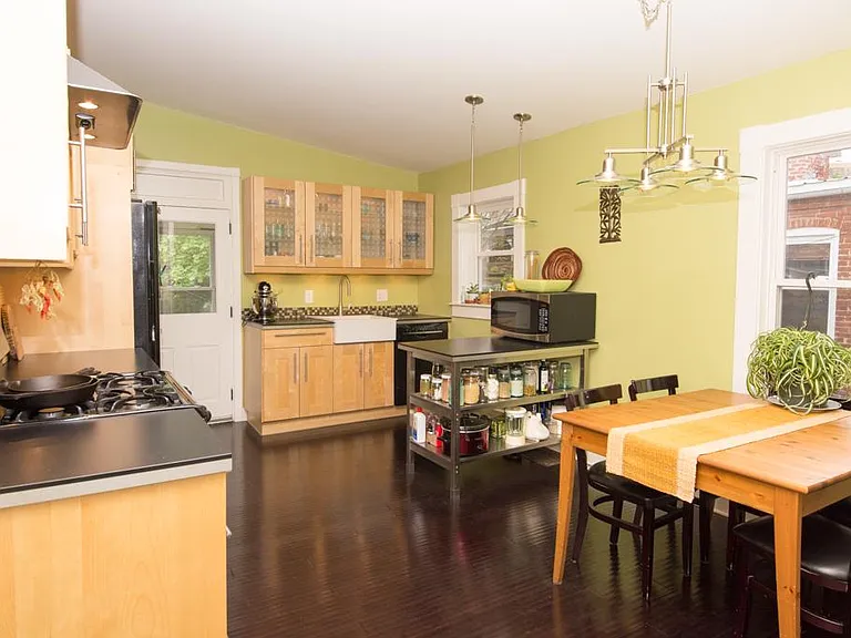 212 E New St #2 — Photo 2