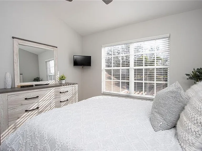 5705 Heron Ln #806 — Photo 14