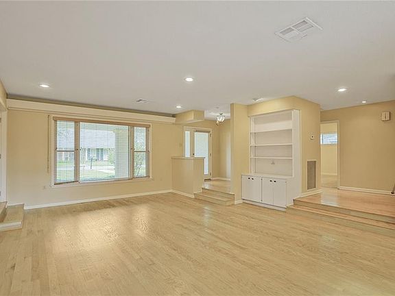 5th image of 1001 Rural St