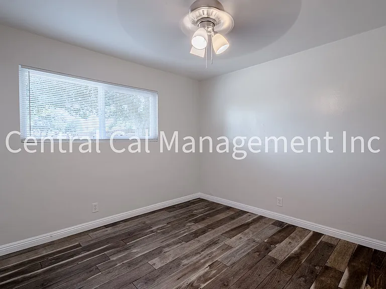 10421 Glenn St — Photo 11