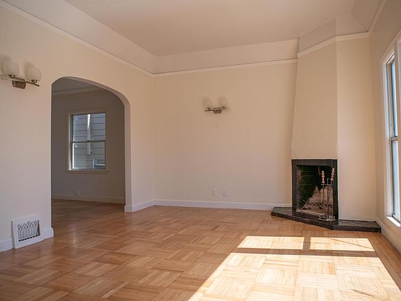 4th image of 479 Willits St