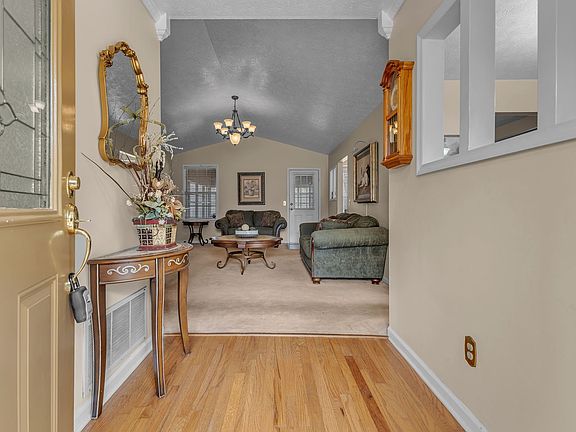 5th image of 315 Summer Dr