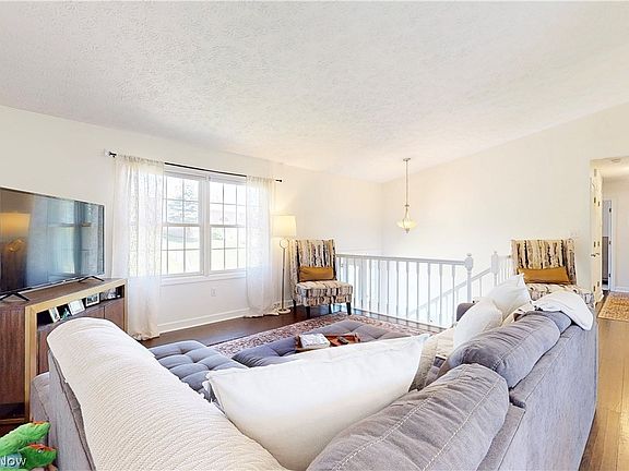 3rd image of 3237 Saint Charles Dr