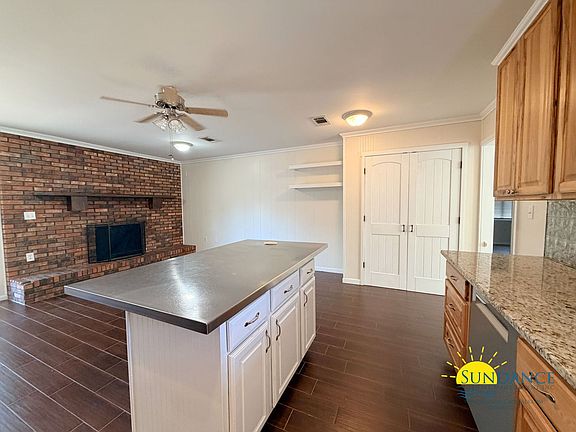 3rd image of 723 Clark Dr NW