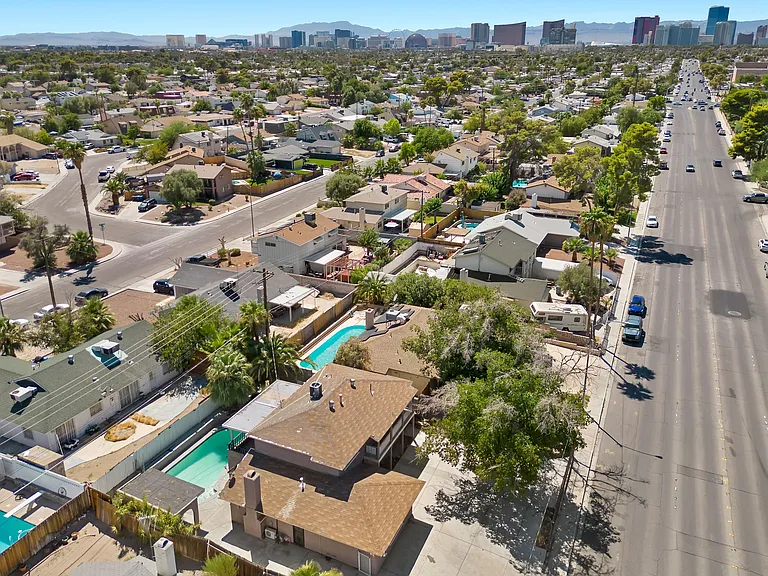 2571 Vegas Valley Dr — Photo 49