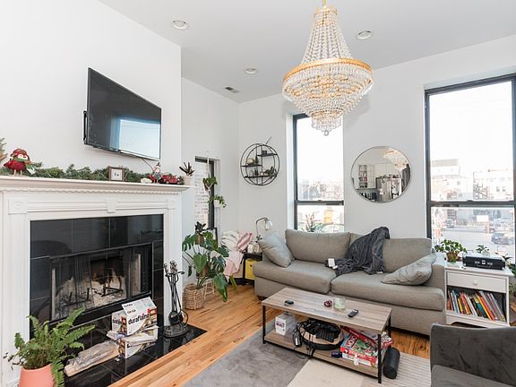 3rd image of 1753 W Chicago Ave #2