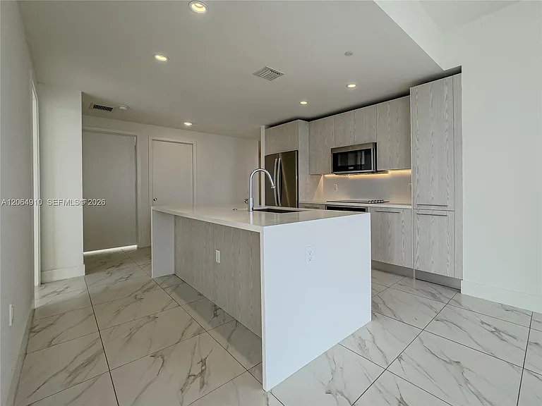 2000 Metropica Way #2009 — Photo 12
