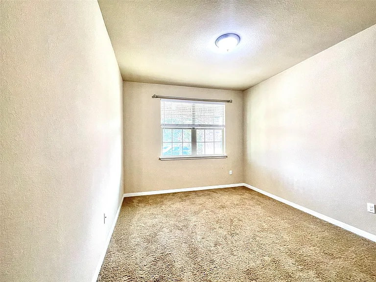16412 Vescovo Ln — Photo 20
