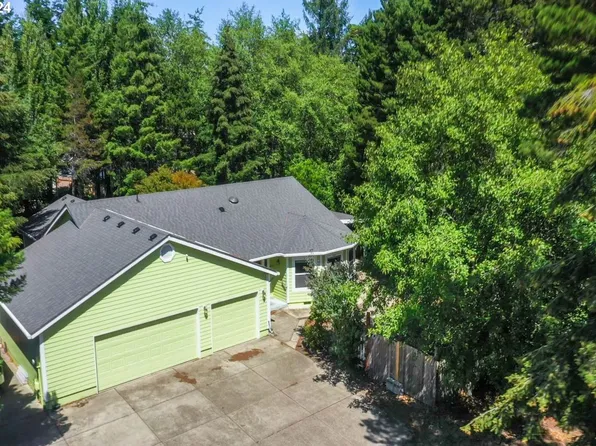3866 Spruce St, Florence, OR 97439
