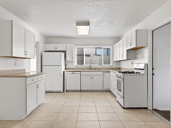 5th image of 10901 Fairbanks Rd NE