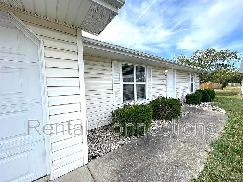 601 James Ct