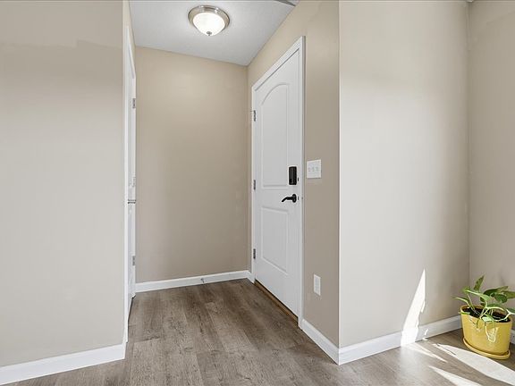 3rd image of 51 Winding Way