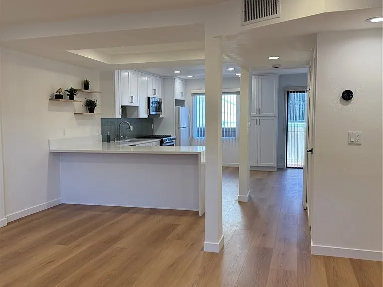 1137 N Maryland Ave #5 — Photo 11