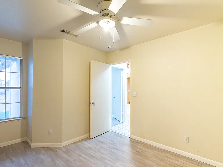875 N Homsy Ave — Photo 16