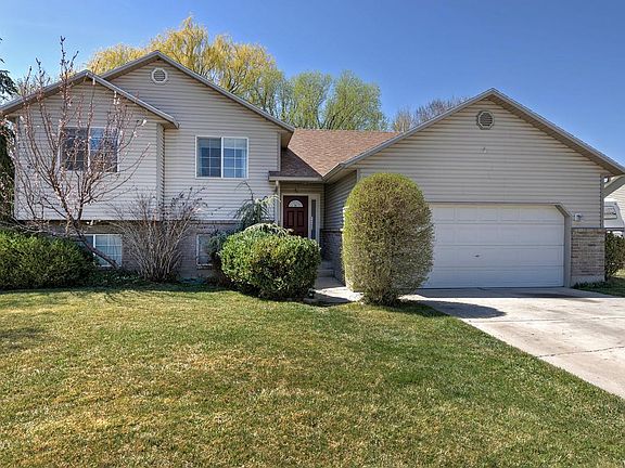 2nd image of 475 N Woods Dr