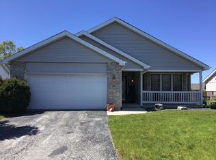 285 Quail Hollow Dr, Beecher, IL 60401