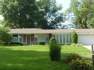 2 Decorah Dr, Saint Louis, MO 63146