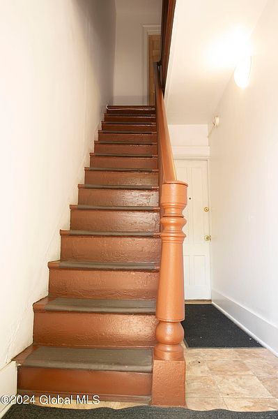 4th image of 25 Bleecker Place